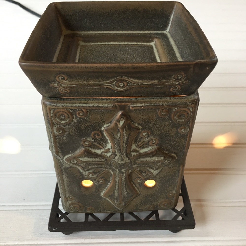 Scentsy Cross Charity Full Size Deluxe Warmer